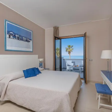 Hotel Mareluna 4*