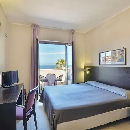 Hotel Mareluna 4*